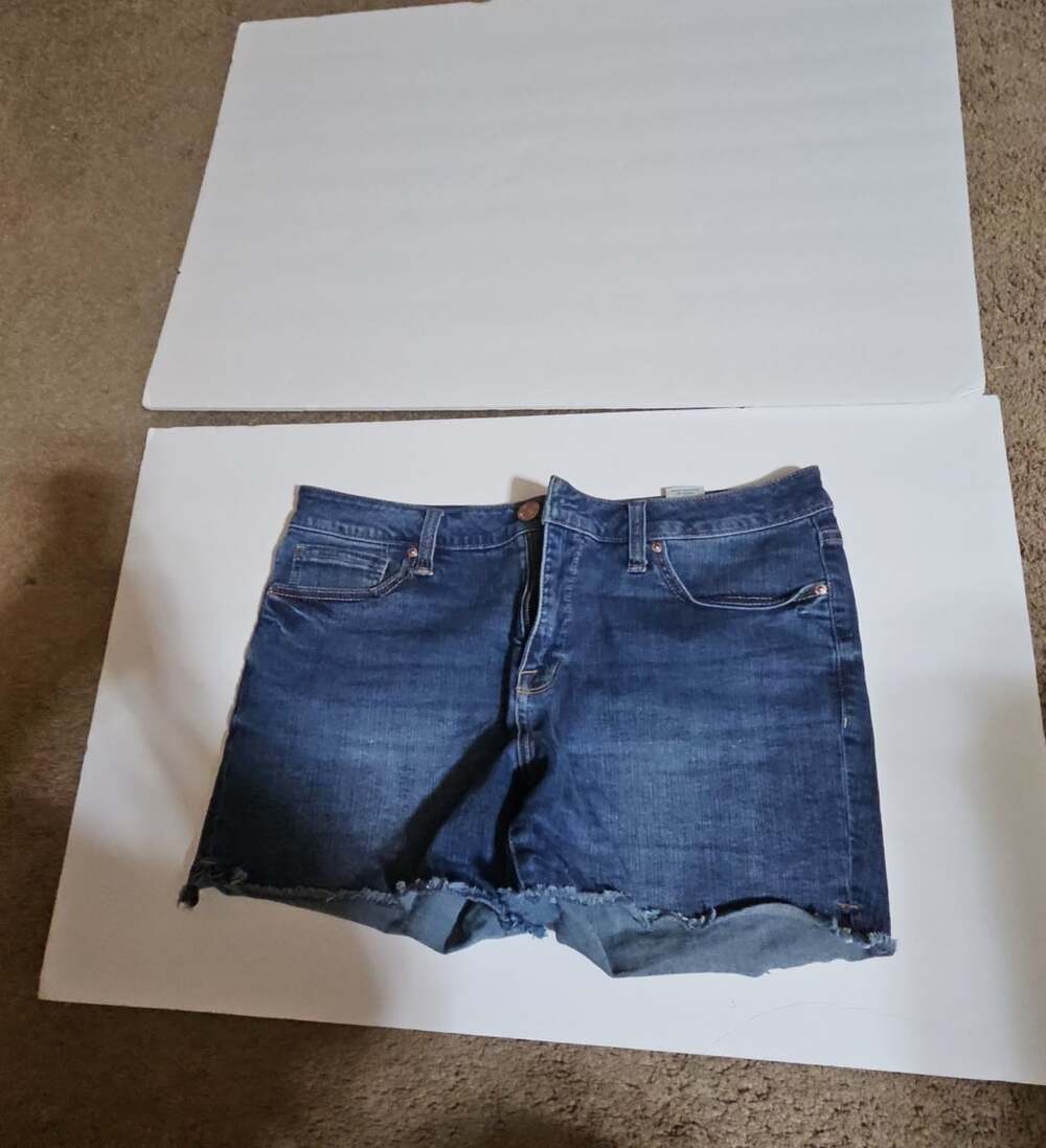 Seven7 Denim Shorts Size 12 Blue Fray Hem Midrise Cut Off